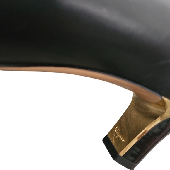 Salvatore Ferragamo Tamina Black Leather Gold Tone Heel Pumps Sz 8B Italy - Picture 5 of 13